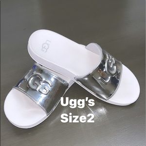 Ugg’s girls slides